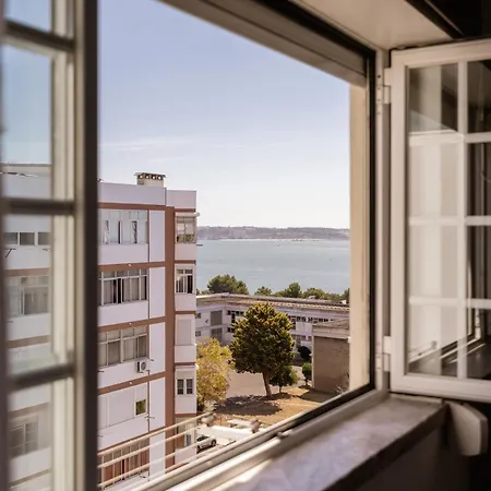 Like-home - Studio-sea View, Apartment Paco de Arcos
